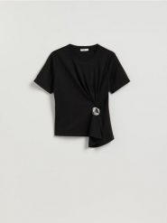 T-shirt z ozdobnym detalem - czarny. Czarne t-shirty damskie Reserved, l, bez wzorów, z bawełny, bez kołnierzyka. Za 79.99 zł.