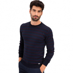 Sweter w kolorze granatowym ze wzorem. Niebieskie swetry przez głowę męskie AVVA, Dewberry, w paski, z okrągłym kołnierzem. Za 219.95 zł.