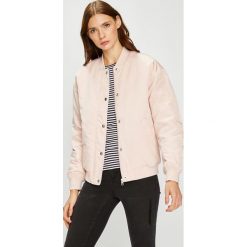 Calvin Klein Jeans - Kurtka bomber. Kurtki damskie marki Calvin Klein Jeans. W wyprzedaży za 399.90 zł.
