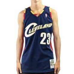 Koszulka męska do koszykówki Mitchell & Ness Cavaliers Lebron James. Niebieskie koszulki sportowe męskie Mitchell & Ness, m, bez wzorów, bez kołnierzyka, bez ramiączek, do koszykówki. W wyprzedaży za 433.50 zł.