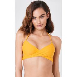 NA-KD Swimwear Góra od bikini cross front - Orange. Bikini damskie marki NA-KD Swimwear. Za 80.95 zł.