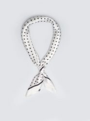 Apaszka damska w czarne kropki biała Hameli 100. Białe szaliki i chusty damskie Big Star, na lato, z aplikacjami, z żakardem, eleganckie. Za 59.99 zł.