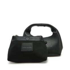 Torebka Marc Jacobs. Czarne torebki do ręki damskie Marc Jacobs, bez wzorów, klasyczne, bez dodatków. Za 1,329.00 zł.