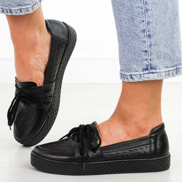 Czarne ażurowe skórzane Polskie półbuty damskie Deoni D624. Czarne półbuty damskie Deoni, na jesień, w ażurowe wzory, z jeansu, biznesowe, bez obcasa, na płaskiej podeszwie, bez zapięcia. Za 389.00 zł.