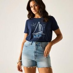Damska koszulka z krótkim rękawem i grafiką Filandra IX. Zielone t-shirty damskie Regatta, m, z aplikacjami, z bawełny, klasyczne, bez kołnierzyka. Za 69.75 zł.