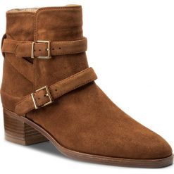Botki STUART WEITZMAN - Eastside XL17463 Pecan Luxe Suede. Brązowe botki damskie Stuart Weitzman, ze skóry, bez obcasa. W wyprzedaży za 1,299.00 zł.