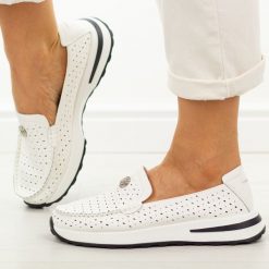 Białe ażurowe skórzane mokasyny damskie Evento 8663. Białe mokasyny damskie eVento, z jeansu, casualowe. Za 239.00 zł.