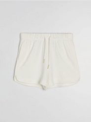 Szorty soft touch z domieszką wiskozy - kremowy. Białe szorty damskie Sinsay, l, bez wzorów, z wiskozy. Za 39.99 zł.