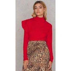 NA-KD Sweter z golfem i falbaną - Red. Swetry damskie marki NA-KD. Za 161.95 zł.