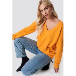 NA-KD Basic Bluza basic z dekoltem V - Orange. Bluzy damskie marki NA-KD Basic. W wyprzedaży za 40.47 zł.