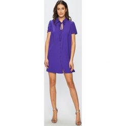 Glamorous - Sukienka. Fioletowe sukienki damskie Glamorous, s, bez wzorów, z poliesteru, casualowe, bez kołnierzyka, bez ramiączek. W wyprzedaży za 119.90 zł.