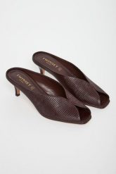 Mule damskie skórzane na obcasie TWINSET. Klapki damskie Twinset Milano, bez wzorów, bez obcasa, na obcasie. Za 959.00 zł.