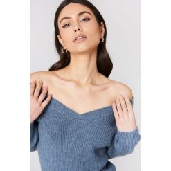 NA-KD Sweter z dekoltem V - Blue. Swetry damskie marki NA-KD. W wyprzedaży za 97.17 zł.