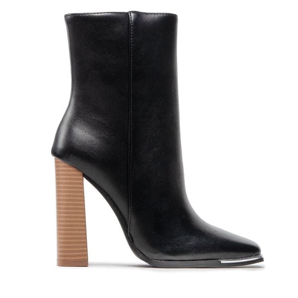 Botki DeeZee. Czarne botki damskie DeeZee, bez obcasa, na słupku, bez zapięcia. Za 183.99 zł.