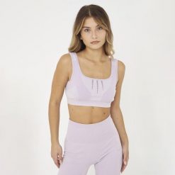 Sportowy crop top treningowy MADDY. Czerwone obuwie sportowe damskie Legea, bez wzorów, z elastanu, na fitness i siłownię. W wyprzedaży za 90.50 zł.