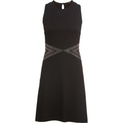 Sukienka ze sztrasami bonprix czarny. Czarne sukienki damskie bonprix, z aplikacjami. Za 129.99 zł.