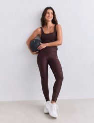 Damskie legginsy z wysokim stanem Shimmer czekoladowe. Brązowe legginsy sportowe damskie Aim'n, l, bez wzorów, z elastanu, z podwyższonym stanem, długie, na fitness i siłownię. Za 303.00 zł.