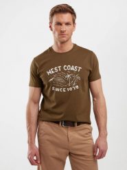 Koszulka męska z nadrukiem khaki Reddrez 303. Zielone t-shirty męskie Big Star, na lato, l, bez wzorów, z dzianiny, klasyczne, bez kołnierzyka. W wyprzedaży za 79.99 zł.