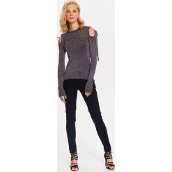 SWETER DAMSKI COLD SHOULDER Z WIĄZANIAMI. Czarne swetry damskie TOP SECRET, na jesień, bez wzorów, z dzianiny, eleganckie, bez kołnierzyka, bez ramiączek, bez kaptura. W wyprzedaży za 24.99 zł.