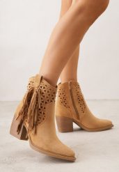 Brązowe Ażurowe Botki Typu Kowbojki na Stożku Ozdobione Frędzlami Pentora. Brązowe botki damskie Renee, z jeansu, bez obcasa, na obcasie, bez zapięcia. Za 159.99 zł.