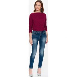 SPODNIE DŁUGIE DAMSKIE, OBCISŁE JEANSY 5-POCKET. Jeansy damskie marki TOP SECRET. W wyprzedaży za 89.99 zł.