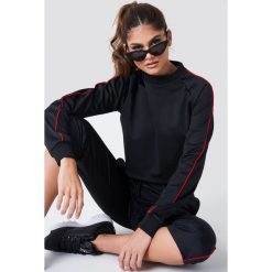 NA-KD Krótka bluza sportowa - Black. Bluzy damskie NA-KD. W wyprzedaży za 50.47 zł.