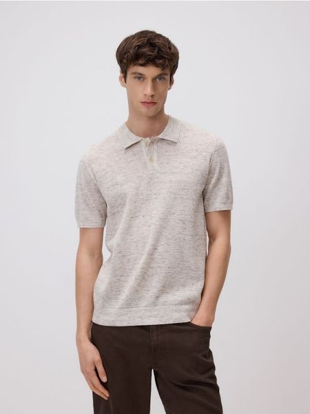 Strukturalny sweter polo - beżowy. Brązowe swetry przez głowę męskie Reserved, l, bez wzorów, z bawełny, bez kołnierzyka. W wyprzedaży za 45.99 zł.