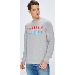 Tommy Jeans - Bluza. Szare bluzy męskie Tommy Jeans, z nadrukiem, z bawełny. W wyprzedaży za 239.90 zł.