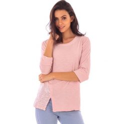 Koszulka w kolorze jasnoróżowym. T-shirty damskie marki fille de Coton, z bawełny, klasyczne, z okrągłym kołnierzem. W wyprzedaży za 86.95 zł.
