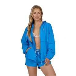 Damska wiatrówka Salty Crew Barrier. Niebieskie kurtki damskie SALTY CREW, bez wzorów, z softshellu, bez kaptura. Za 340.00 zł.