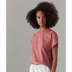 Bawełniana koszulka oversize - Czerwony. T-shirty damskie marki Mohito. Za 39.99 zł.