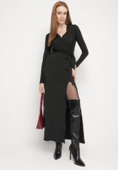 Czarna Sukienka Kopertowa z Wiskozą Zdobiona Rozcięciem i Wiązanym Paskiem Teslea. Czarne sukienki damskie Born2be, na co dzień, l, z aplikacjami, z wiskozy, eleganckie, bez kołnierzyka, bez ramiączek, maxi, kopertowe. Za 159.99 zł.