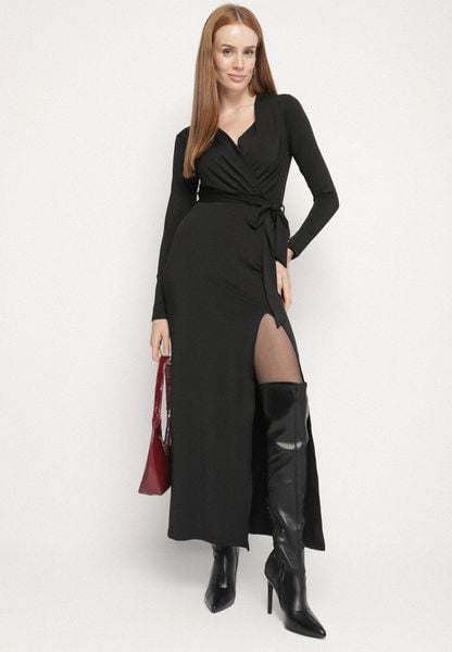 Czarna Sukienka Kopertowa z Wiskozą Zdobiona Rozcięciem i Wiązanym Paskiem Teslea. Czarne sukienki damskie Born2be, na co dzień, l, z aplikacjami, z wiskozy, eleganckie, bez kołnierzyka, bez ramiączek, kopertowe. Za 159.99 zł.