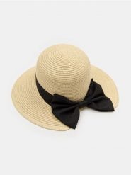 Kapelusz z dekoracyjną czarną kokardą - kremowy. Białe czapki i kapelusze damskie Sinsay, bez wzorów. Za 25.99 zł.
