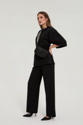 Torebka na szerokim pasku czarna. Czarne torebki do ręki damskie MOODO, bez wzorów, z poliesteru, bez dodatków. Za 89.99 zł.