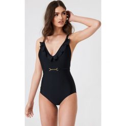 Ida Sjöstedt Kostium kąpielowy Reina - Black. Czarne kostiumy jednoczęściowe damskie Ida Sjöstedt, w paski. Za 323.95 zł.