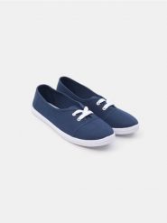 Trampki - granatowy. Niebieskie trampki i tenisówki damskie Sinsay, bez wzorów, bez zapięcia. Za 15.99 zł.