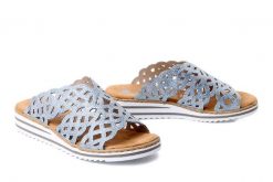 RIEKER V0689-12 blue, klapki damskie. Niebieskie klapki damskie Rieker, bez wzorów, bez obcasa. Za 239.92 zł.