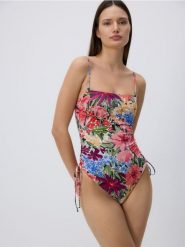 Jednoczęściowy strój kąpielowy - intensywny róż. Czerwone kostiumy jednoczęściowe damskie Reserved, bez wzorów, z dzianiny, klasyczne. Za 139.99 zł.