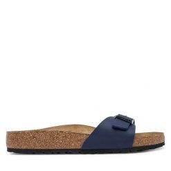 Klapki Birkenstock. Niebieskie klapki damskie Birkenstock, bez wzorów, bez obcasa. Za 309.99 zł.