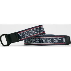 Tommy Jeans - Pasek. Niebieskie paski damskie Tommy Jeans, bez wzorów, z jeansu. W wyprzedaży za 79.90 zł.