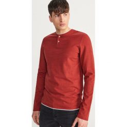 Longsleeve z kontrastową lamówką - Czerwony. Bluzki z długim rękawem męskie marki Reserved. Za 59.99 zł.