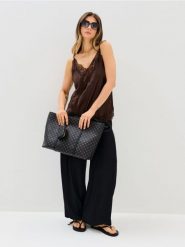 Szerokie spodnie z regulacją nogawki z wiskozą - czarny. Czarne spodnie materiałowe damskie Sinsay, l, bez wzorów, z wiskozy. Za 49.99 zł.