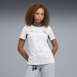 Damska koszulka domowa Senegal 2026 PUMA. Białe koszulki sportowe damskie Puma, l, bez wzorów, z materiału, bez kołnierzyka, bez ramiączek, do piłki nożnej. Za 429.00 zł.