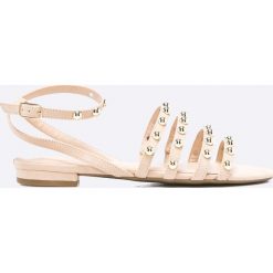 Guess Jeans - Sandały. Klapki damskie marki Guess Jeans. W wyprzedaży za 239.90 zł.
