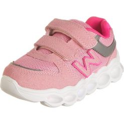 Sneakersy w kolorze jasnoróżowym. Trampki i tenisówki dziewczęce marki Billowy. W wyprzedaży za 67.95 zł.