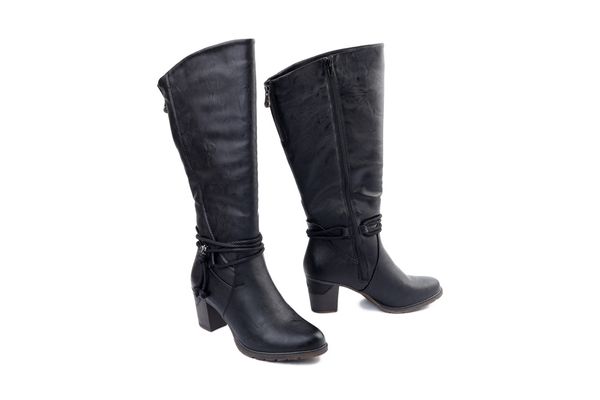 Rieker 96059-00 black, kozaki damskie. Czarne kozaki damskie Rieker, ze skóry ekologicznej, bez obcasa. Za 439.00 zł.