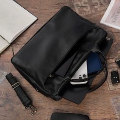 Torba męska skóra ekologiczna na dokumenty A4 laptopa czarna Beltimore M07. Czarne torby na laptopa męskie bez wzorów, ze skóry ekologicznej. Za 199.99 zł.