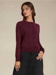 Sweter na guziki - czerwony. Czerwone swetry damskie Sinsay, l, bez wzorów, bez kołnierzyka, bez ramiączek, bez kaptura. Za 29.99 zł.