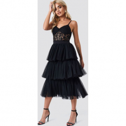 Trendyol Sukienka midi z tiulem - Black. Czarne sukienki damskie Trendyol, z koronki. Za 283.95 zł.